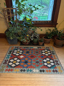 2.5'x 4' Kilim Rug