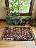 2.5'x 4' Kilim Rug