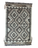 2.5'x 4' Kilim Rug