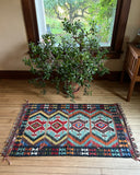 2.5'x 4' Kilim Rug